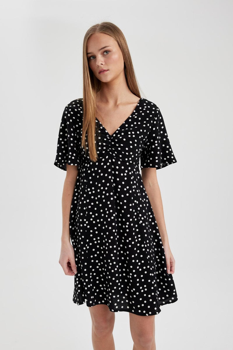 DeFacto Black Woman V-Neck Floral Mini Dress Casual - Image 4